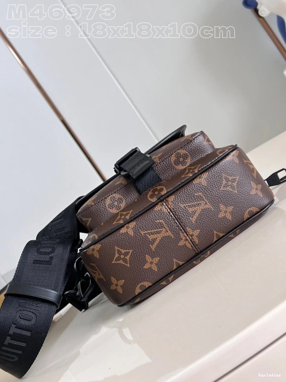 Cheap VUITTON LOUIS Messenger-18*18*10CM Trail 0807